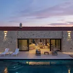 Pet Friendly In With Sauna Feriehus Sikovo